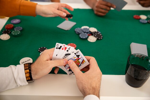 Poker Tells: How to Read Your Opponents and Conceal Your Own